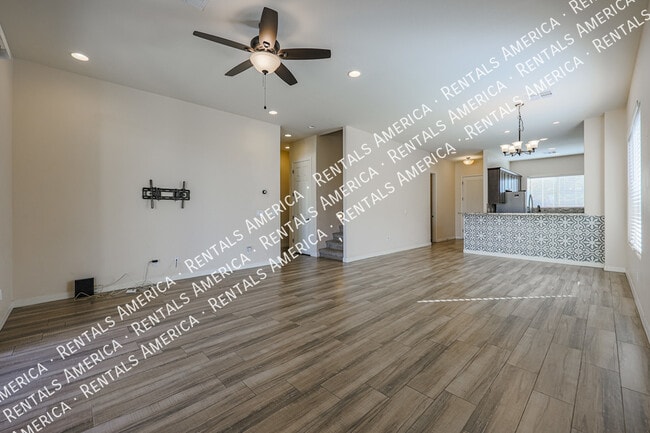 Building Photo - 2322 W Sierra Vista Dr