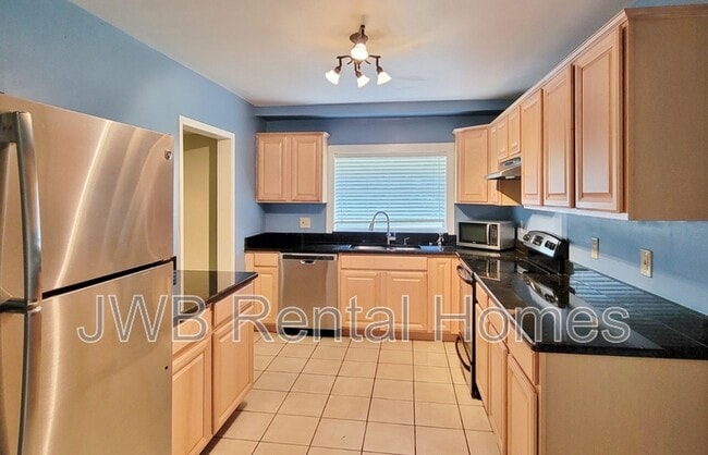 Photo - 1634 Lake Shore Blvd House