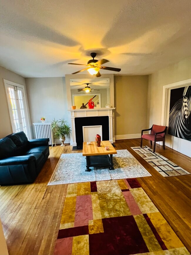 Entry and shared living space. This space is maintained bi-weekly by our janitorial crew. - 1130 W Grace St Apartments