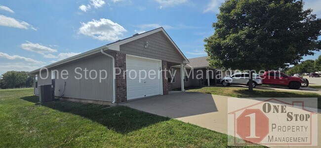 Building Photo - 1105 NW Willow Dr