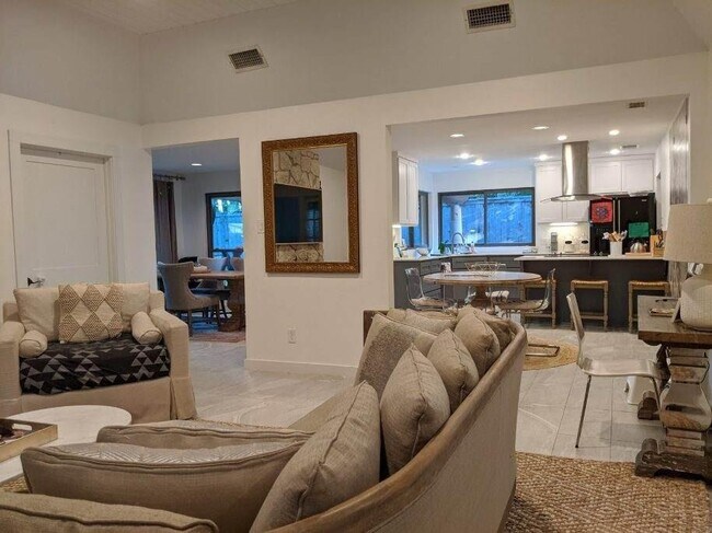 Foto del edificio - 1801 Holly Hill Dr