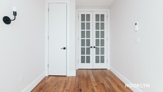 Foto del edificio - 250 Lenox Rd