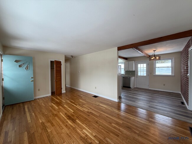 Foto del edificio - 4332 E Lake Rd