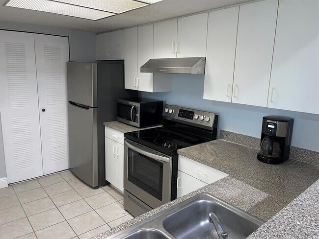 Building Photo - 5001 Wiles Rd