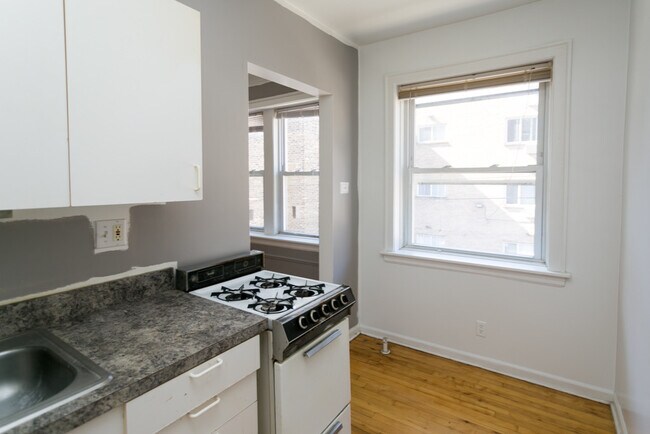 Building Photo - 5516 N Kenmore Ave
