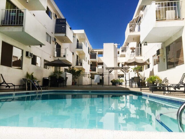 Piscina comunitaria - 960 Larrabee St