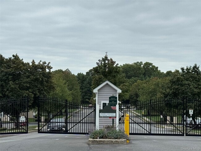 Foto del edificio - 100 Hillside Dr