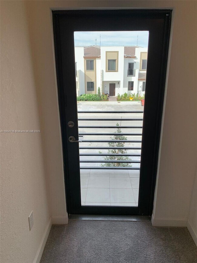 Foto del edificio - 21025 NE 8th Ave