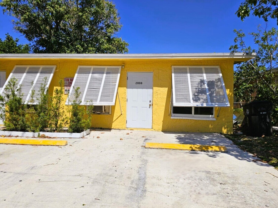 Primary Photo - 2010 Park St
