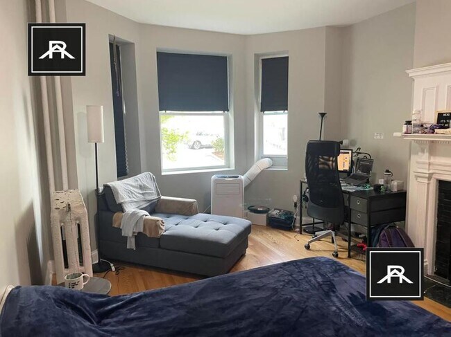 Foto del edificio - 4 bedroom in Brookline MA 02445