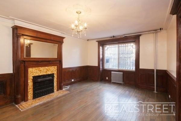 Building Photo - Magnirficent 2 BED in Historic Brownstone w/ Garden & W/D in unit!
