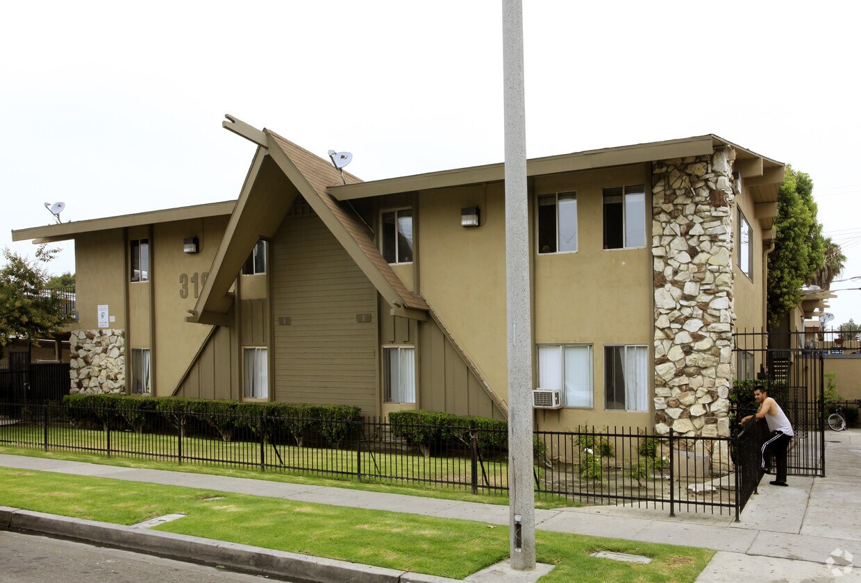 Primary Photo - 319 E Leatrice Ln