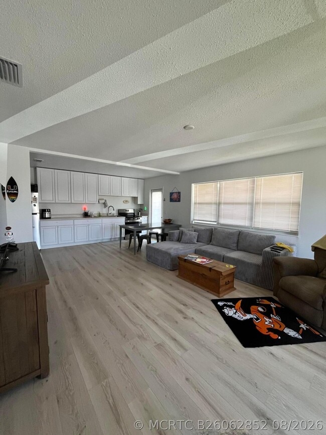 Foto del edificio - 2737 NE 28th St