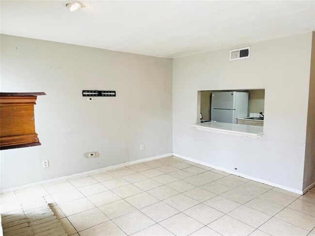 Building Photo - 9550 Deering Dr