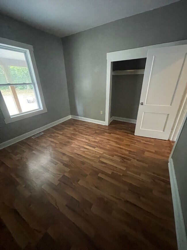 Foto del edificio - Spacious 3 Bedroom 1 Bath home available now!