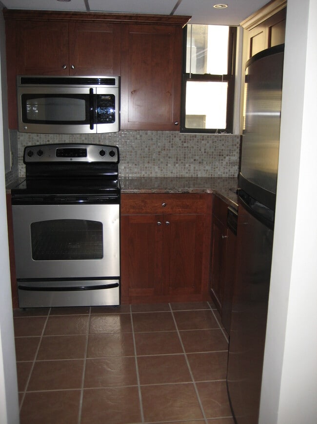 Kitchen 2 - 466 Commonwealth Ave