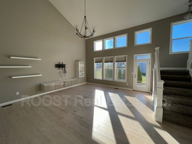 Foto del edificio - 592 Eagle Walk Road