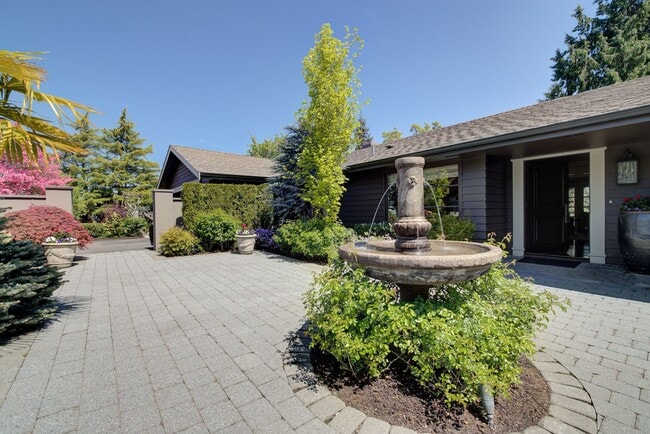 Building Photo - 5bd/4ba Medina Home