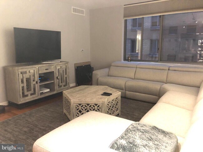 Foto del edificio - 440 L St NW