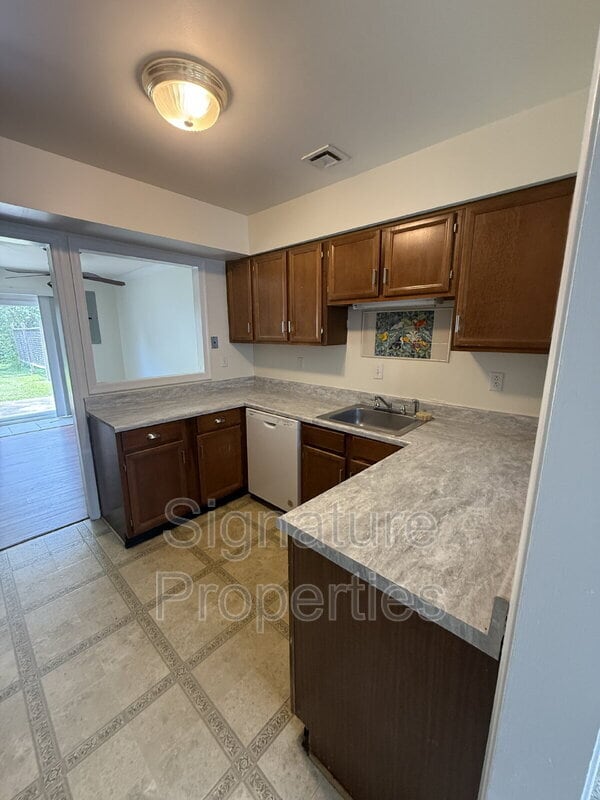 Building Photo - 913 Ewell Rd