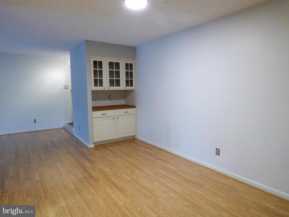 10221 Valentino Dr Unit 7411, Oakton, VA 22124 Condo for Rent in Oakton, VA