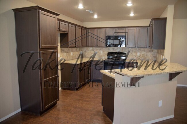 Building Photo - Beautiful 3 Bedroom w/ 3 Car Garage