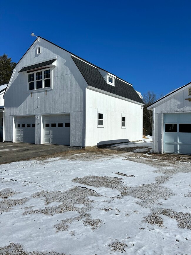 Building Photo - 169 Log Cabin Rd
