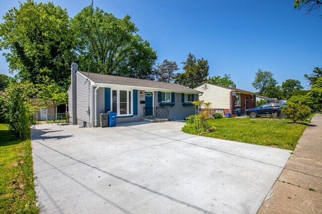 Building Photo - Beautiful 3 BR/ 2 BA Single-Family Home in...