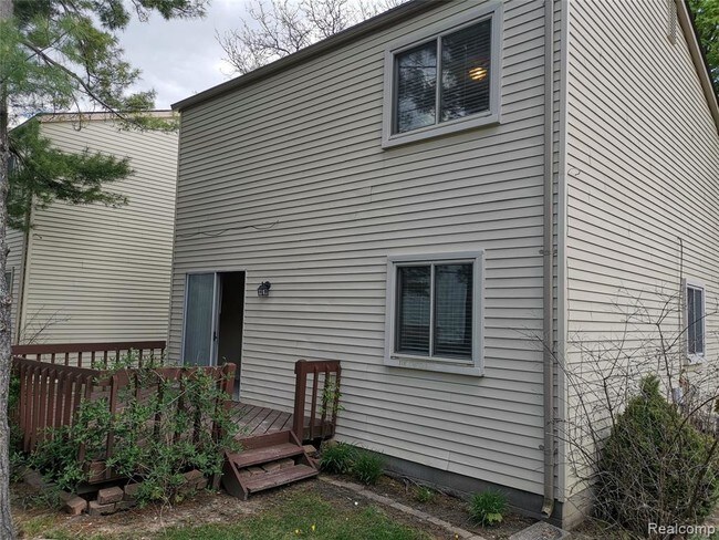 Building Photo - 2907 Roundtree Dr