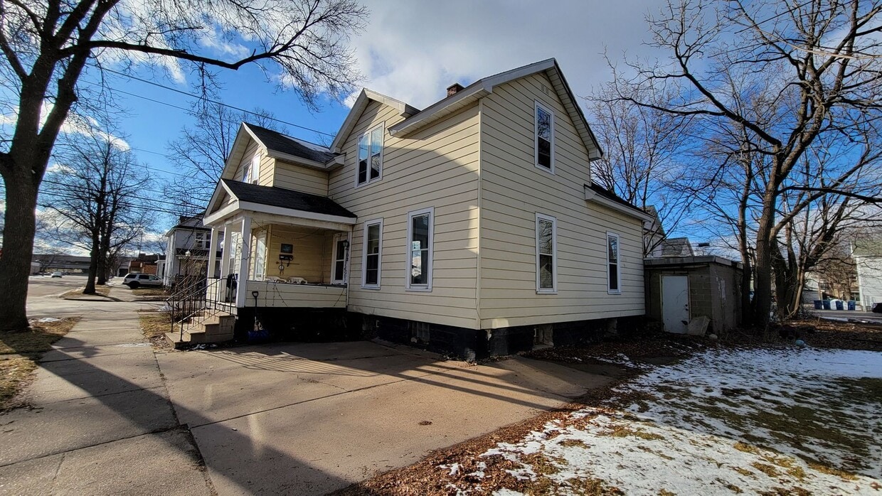 Primary Photo - 702 Jackson St
