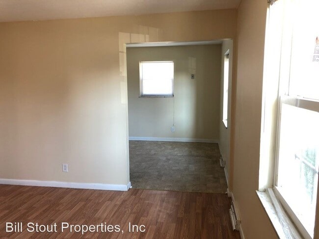 Building Photo - 1704 Sadie Ln