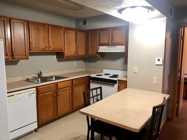 Building Photo - 1612 Sauk Rd