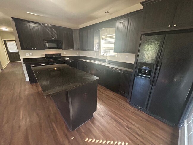 Building Photo - PRE-LEASING FOR AUGUST 2026!