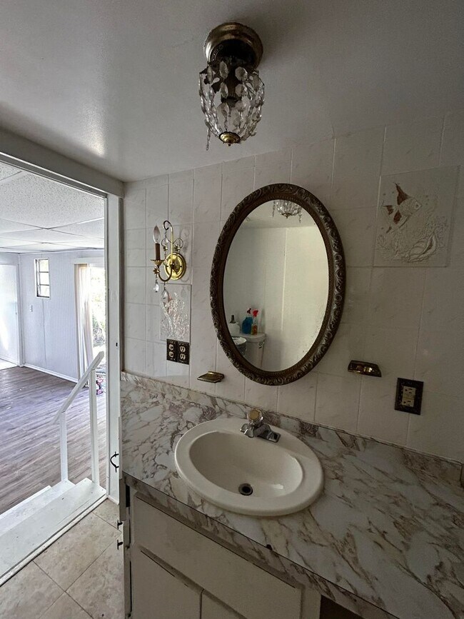 Foto del edificio - 248 Flame Ln