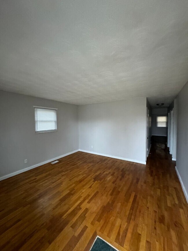 Building Photo - 2530 Schofield Ave