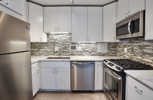 Foto del edificio - 5500 Friendship Blvd