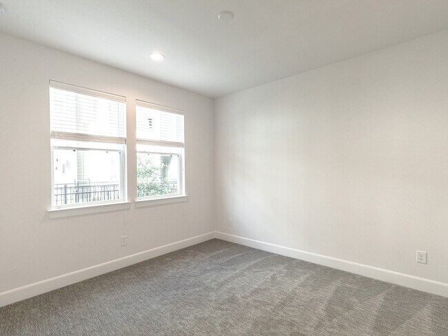 Foto del edificio - 2777 Clinton Dr