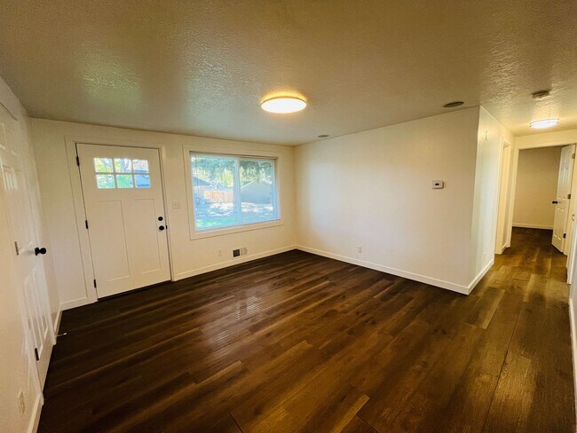 Foto del edificio - 409-411 Eastfield Dr