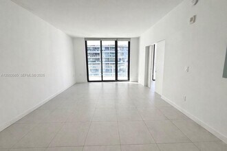 Building Photo - 1010 Brickell Ave