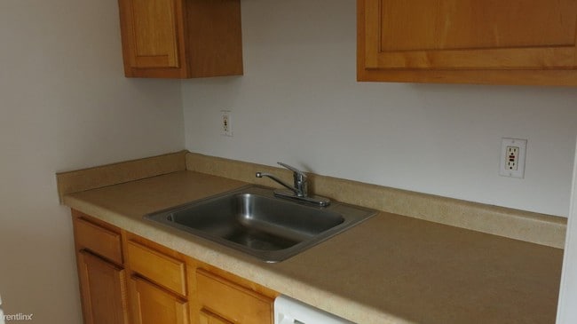 Building Photo - 5208 Stanton Ave