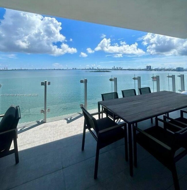Foto del edificio - 700 NE 26th Terrace