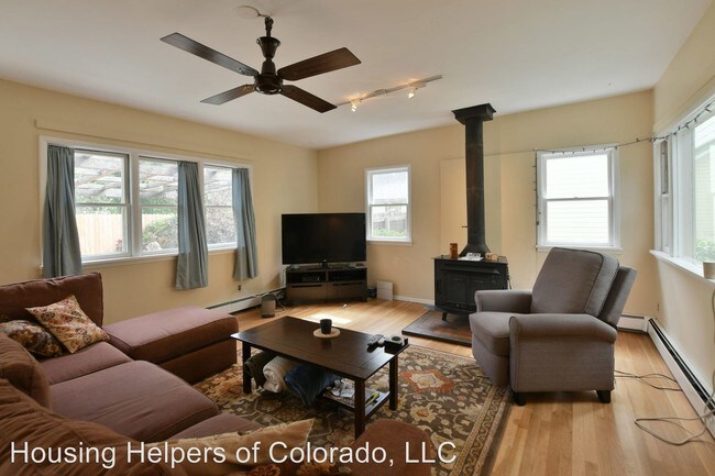 Building Photo - 3 br, 2.5 bath House - 2212 Pine Street