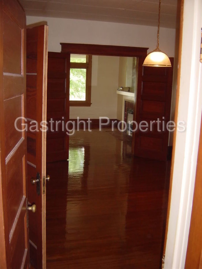 Foto del edificio - 2213 Scott Blvd