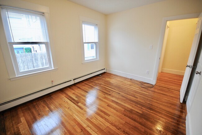 Building Photo - 15A Taylor St