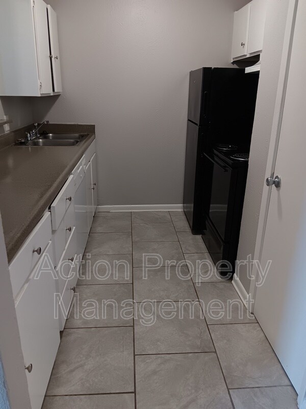 Building Photo - 3535 Cottonwood St