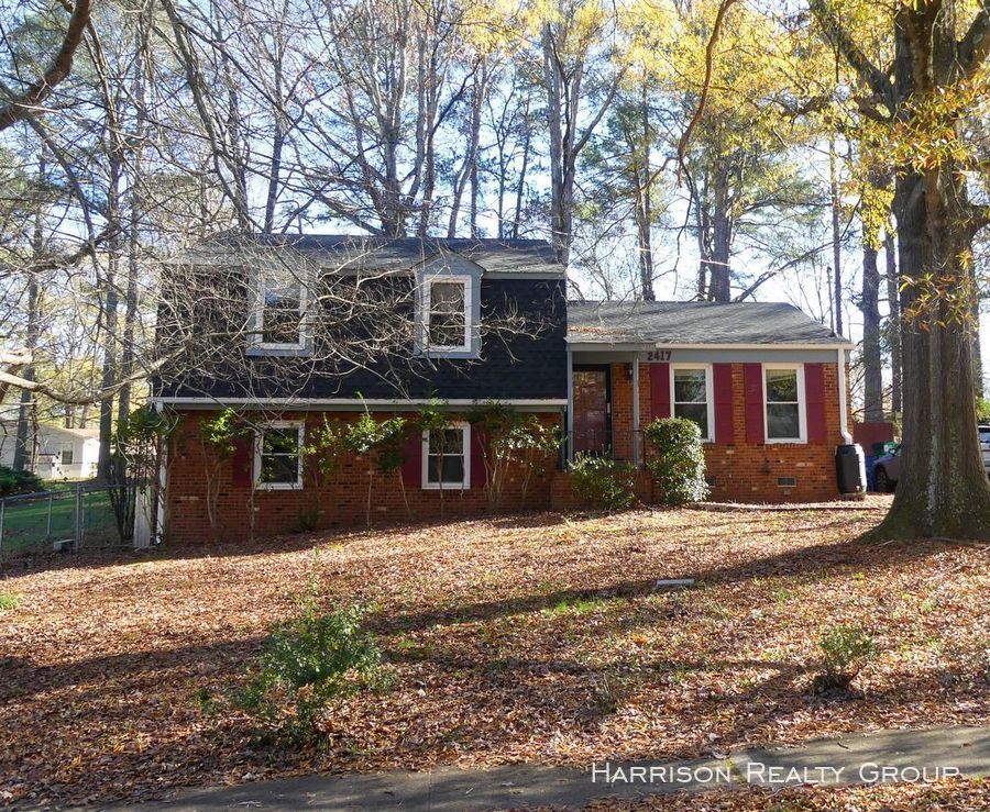 Foto principal - 2417 Lawrence Dr