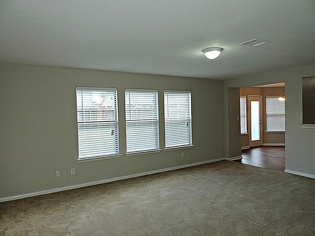 Building Photo - 17131 Carshalton Ct