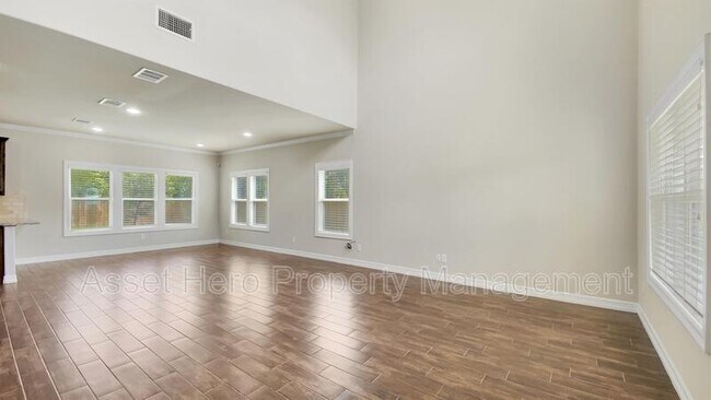 Building Photo - 204 Francis Dr