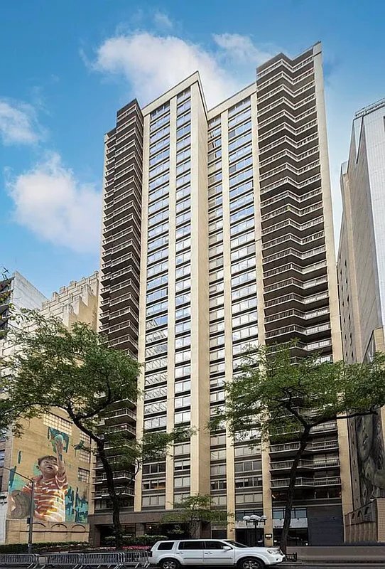 Foto del edificio - 245 E 44th St