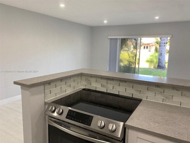 Foto del edificio - 10391 N Kendall Dr